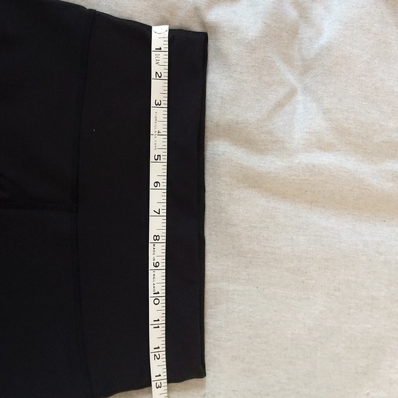 Lululemon Wonder Train High Rise Short - Picture 4 of 5